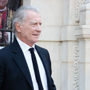 Son refuge est proche des plages de Deauville, Trouville et Villers-sur-Mer, idéal pour se détendre.

William Leymergie - Sorties des obsèques de Philippe Labro dans l'église de Saint-Germain-des-Prés à Paris le 13 juin 2025. © Dominique Jacovides - Christophe Clovis / Bestimage