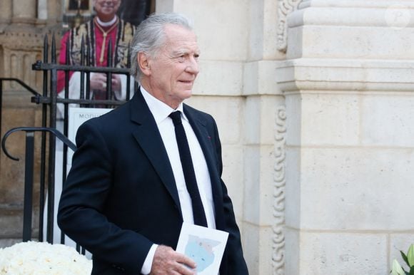 Son refuge est proche des plages de Deauville, Trouville et Villers-sur-Mer, idéal pour se détendre.

William Leymergie - Sorties des obsèques de Philippe Labro dans l'église de Saint-Germain-des-Prés à Paris le 13 juin 2025. © Dominique Jacovides - Christophe Clovis / Bestimage