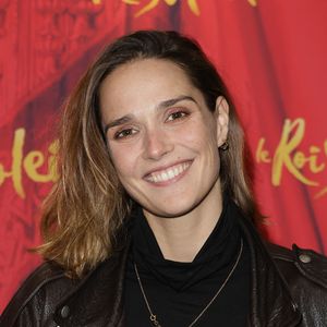 La comédienne Camille Lou a partagé sa reprise du sport en s'affichant lors d'une séance de Pilates Reformer.

Exclusif - Camille Lou lors de la générale du spectacle "Le roi soleil" au Dôme de Paris.

© Coadic Guirec / Bestimage