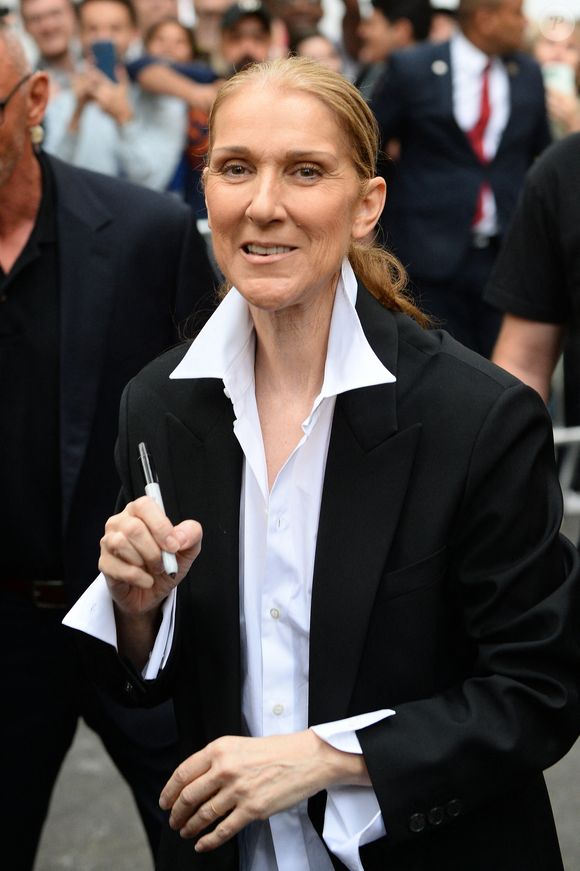 Ce titre mélancolique signe le grand retour musical de la star québécoise, très attendu par ses fans.

Céline Dion quitte le Royal Monceau pour préparer la cérémonie d'ouverture des Jeux Olympiques (JO 2024) à Paris le 23 juillet 2024. © BestImage