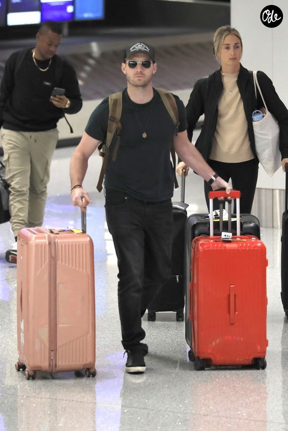 Leur relation avait été marquée par plusieurs épisodes tumultueux et des affaires judiciaires.

Exclusif - Hayden Panettiere et son compagnon Bryan Hickerson arrivent à quelques minutes d'intervalle à l'aéroport de Los Angeles, le 30 novembre 2022. Photo par Backgrid USA / Bestimage