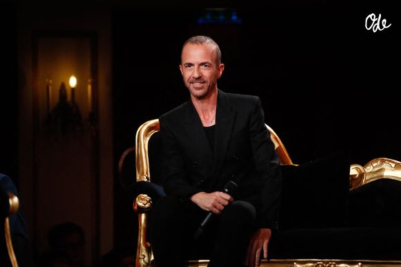 Calogero lors de l'enregistrement de l'émission "Serge Lama, le dernier rappel" présentée par F. Bollaert, diffusée le vendredi 21 novembre 2025 sur France 3 à 21h10, au théâtre Marigny à Paris, France, le 29 avril 2025. © Clovis-Moreau/Bestimage