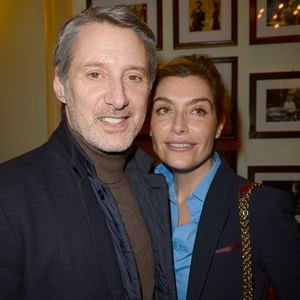 Antoine de Caunes et sa femme Daphne Roulier - People a la generale du nouveau spectacle de Francois-Xavier Demaison "Demaison s'évade" au Theatre Edouard VII a Paris, le 10 decembre 2013.