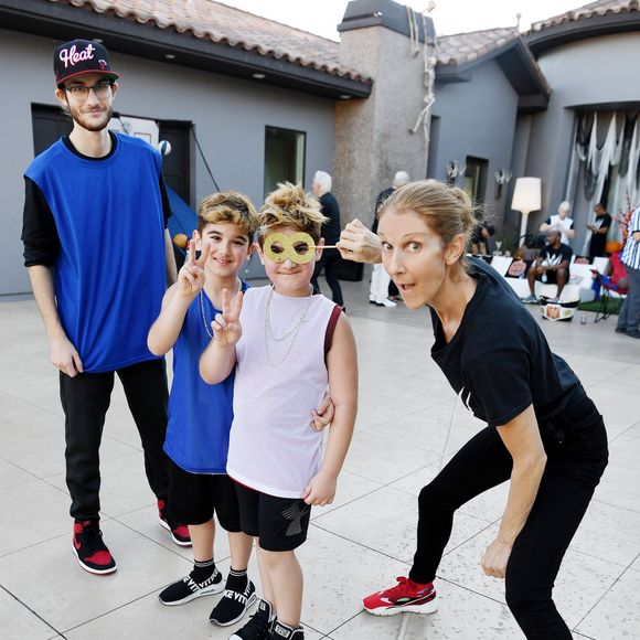 Céline Dion avec ses trois fils. Photo : Facebook/Céline Dion