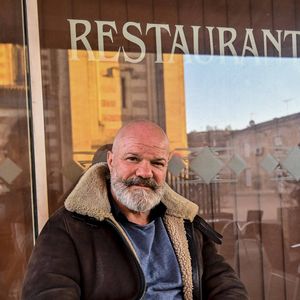 Philippe Etchebest lui répond alors, évoquant un "amalgame".

Philippe Etchebest sur le tournage de l'émission "Cauchemar en Cuisine" à Agen, le 20 février 2023.
Thierry Breton / Panoramic / Bestimage