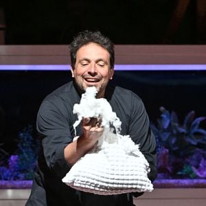 Bruno Salomone durant la 3eme soirée de la 1ere édition du festival Les Théâtrales d'Eze en plein air à l'oppidum du Col d'Eze avec la pièce "Au Scalpel", le 7 août 2023. © Bruno Bebert /