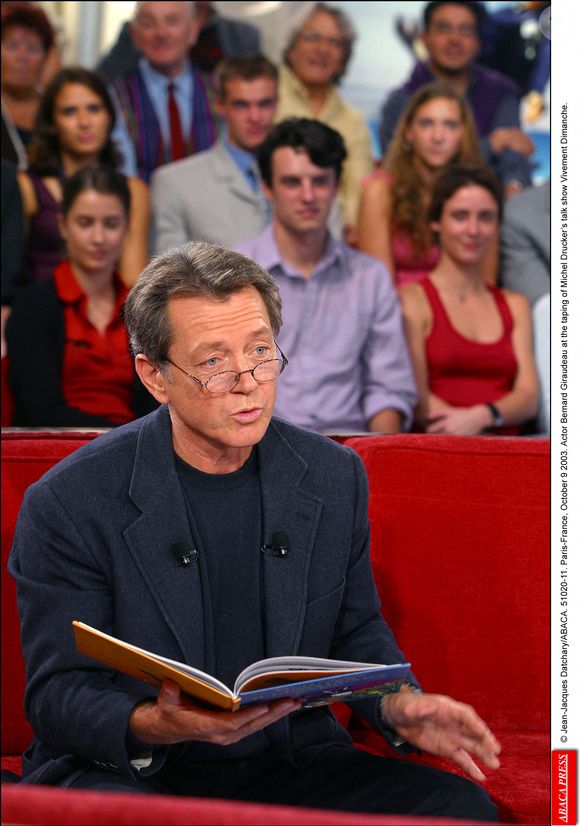 Le comédien Bernard Giraudeau lors de l'enregistrement de l'émission Vivement Dimanche de Michel Drucker. Paris-France, 9 octobre 2003 © Jean-Jacques Datchary/ABACA