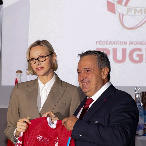 La princesse était présente en tant que présidente de la Fédération monégasque de rugby.

La princesse Charlène de Monaco assiste à la présentation de la saison 2026-2027 et des grandes échéances futures de la Fédération Monégasque de Rugby au Monte Carlo Bay, à Monaco, le 7 octobre 2026. © Claudia Albuquerque / Bestimage