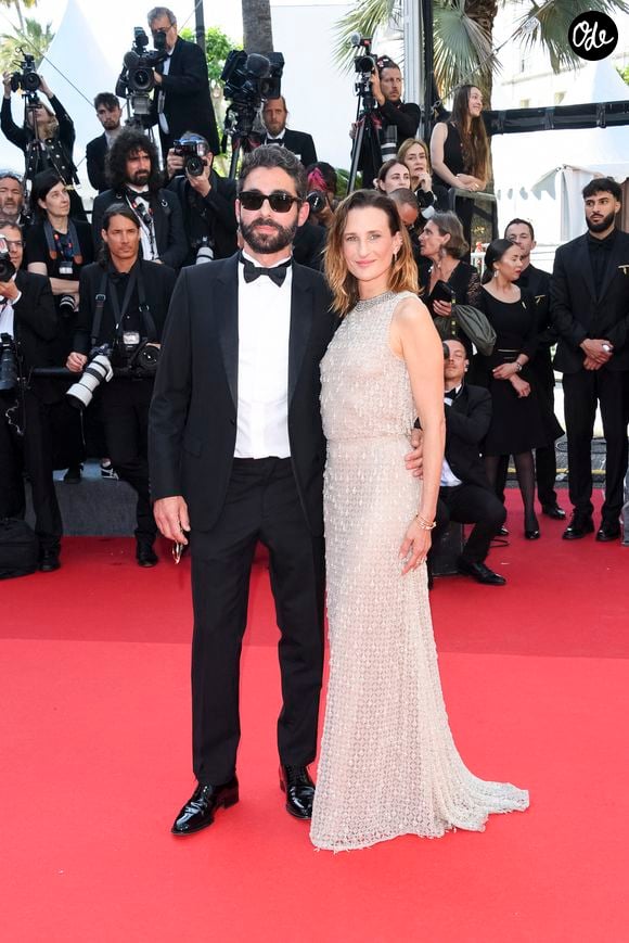 Si la comédienne vit le reste de l'année dans la capitale, c'est sur le littoral varois qu'elle aime retrouver un rythme plus paisible.

Benjamin Mahon, Camille Cottin - Montée des marches du film « L’amour ouf » lors du 77ème Festival International du Film de Cannes, au Palais des Festivals à Cannes. Le 23 mai 2024. © SGP / BESTIMAGE