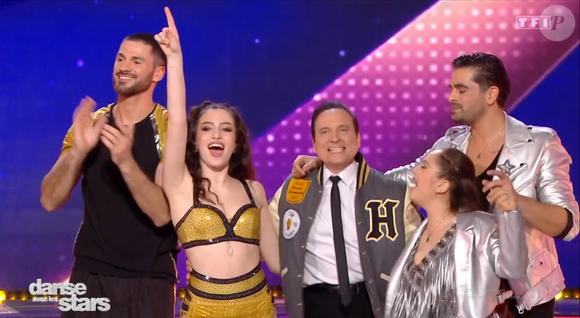 C'est ce que l'animateur a annoncé 

Lénie, sa tenue fait réagir dans DALS ! Capture d'écran TF1