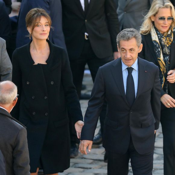 Émue par le message de sa fille, Carla Bruni lui a répondu sur Instagram

Carla Bruni Sarkozy et Nicolas Sarkozy - Arrivées à l'hommage national à Charles Aznavour à l'Hôtel des Invalides à Paris. Le 5 octobre 2018
© Jacovides-Moreau / Bestimage
