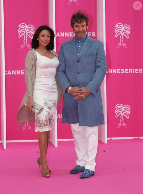 Hélène Sémonin et son mari Franck Sémonin au photocall de la cérémonie d'ouverture de la 5ème saison du festival International des Séries "Canneseries" à Cannes, France, le 1er avril 2022. © Denis Guignebourg/BestImage