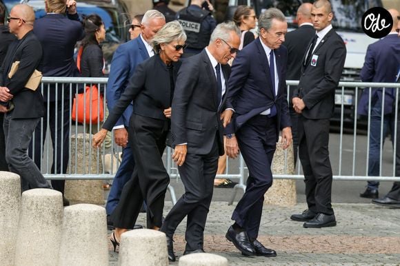 Ainsi que Bernard Arnault et sa femme Hélène Mercier-Arnault

 Olivier Bialobos, Bernard Arnault et sa femme Hélène Mercier-Arnault - Arrivées aux obsèques de Mathilde Favier en l'église Saint-Sulpice à Paris le 31 aout 2026. © Dominique Jacovides-Cyril Moreau/Bestimage #