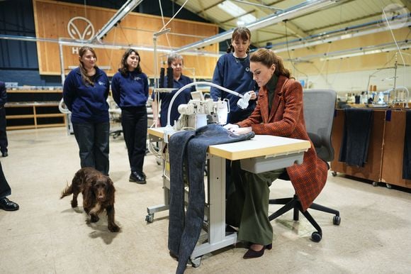 ©Alpha Press 03/02/2026
Kate Princesse de Galles Catherine Katherine Duchesse de Cambridge Middleton avec le chien Barney
Visite de la société Hiut Denim Jeans à Cardigan, Pays de Galles
