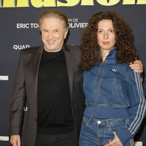 Michel Drucker est si fier de sa petite-fille

Michel Drucker et sa petite fille Rebecca Chateau - Première du film "Juste une illusion" au cinéma Le Grand Rex à Paris le 22 mars 2026. © Coadic Guirec/Bestimage