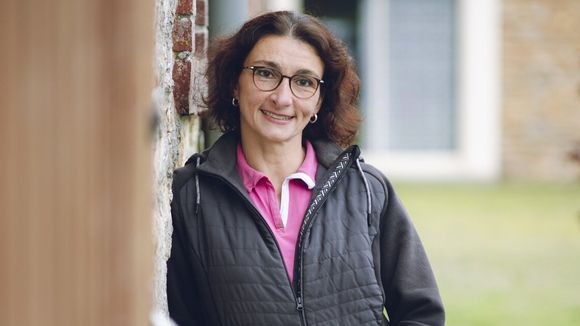 PORTRAIT Géraldine (L'amour est dans le pré 2025) marque déjà la saison par son métier encore jamais vu dans l'émission, une passion qui lui a fait changer de vie