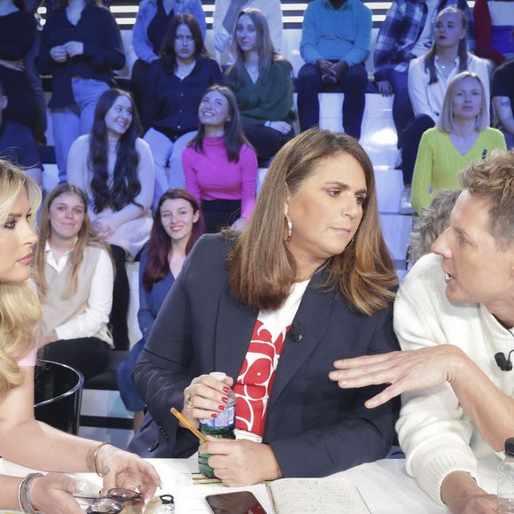 Exclusif - Kelly Vedovelli, Valérie Bénaïm, Matthieu Delormeau - Sur le plateau de l’émission TPMP (Touche Pas à Mon Poste) présentée en direct par C.Hanouna et diffusée sur C8 - Paris le 020/02/2023 - © Jack Tribeca / Bestimage