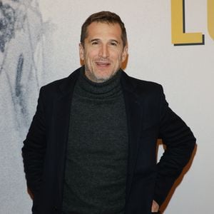 "Un grand Merci @festivaldecannes pour cette très belle opportunité que nous avons de venir présenter ce film qui compte beaucoup pour nous !", a réagi Guillaume Canet sur Instagram

Guillaume Canet - Photocall de la représentation exceptionnelle de LUMIÈRE ! par Thierry Frémaux au Grand Rex à Paris le 12 décembre 2025. © Guirec Coadic / Bestimage