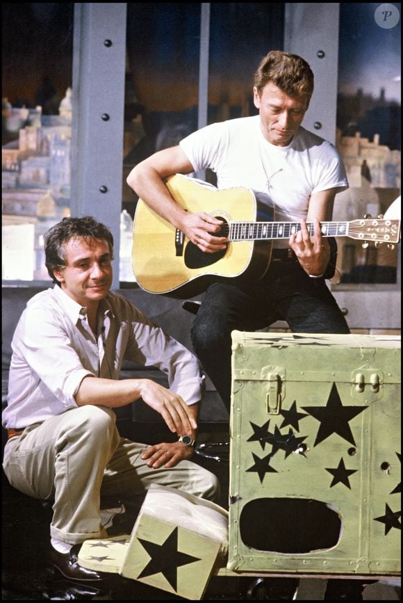 Archives - Johnny Hallyday et Michel Sardou lors de l'émission télé "Les Charlots".