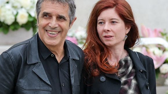 Voyage en famille pour Julien Clerc, sur un autre continent : son fils Léonard organise une surprise à laquelle le chanteur ne s'attendait pas