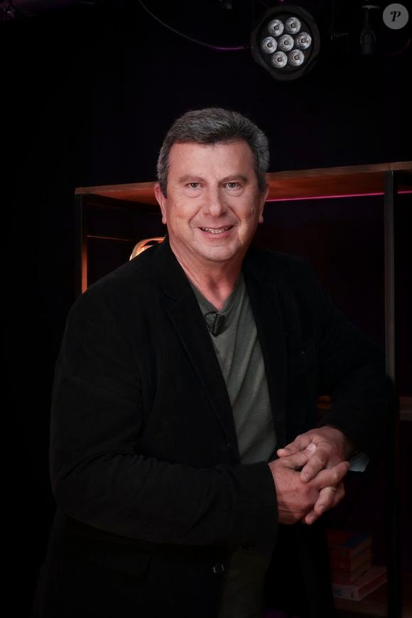 Pascal Bataille en interview pour "Purepeople", avec le format "En privé avec"