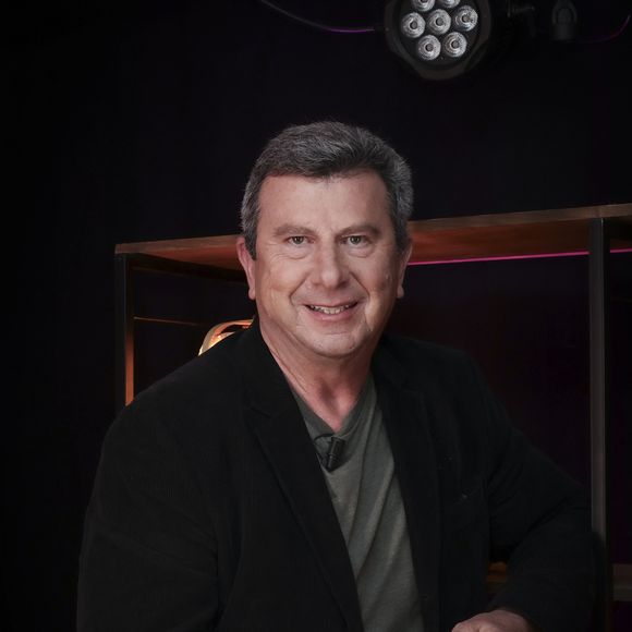 Pascal Bataille en interview pour "Purepeople", avec le format "En privé avec"