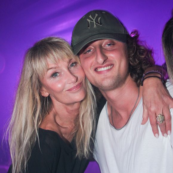 Joalukas, 21 ans, a hérité de la passion de son père pour la musique et s’est lancé comme DJ à Paris.

Exclusif - Joalukas Noah et sa mère Isabelle Camus à la soirée d'anniversaire de Véronica Thierry au club l'Arc Paris le 10 novembre 2025.

© Philippe Baldini / Bestimage