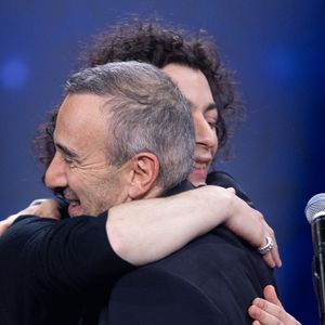 Exclusif - Roman Doduik et Elie Semoun pour les surprises lors de l'enregistrement de l'émission "La Boîte à secrets", présentée par F.Bollaert et diffusée le 23 janvier sur France 3, dans les studios du Lendit à Saint-Denis, France, le 16 décembre 2025. © Cyril Moreau/Bestimage