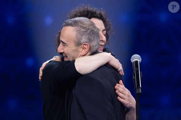 Exclusif - Roman Doduik et Elie Semoun pour les surprises lors de l'enregistrement de l'émission "La Boîte à secrets", présentée par F.Bollaert et diffusée le 23 janvier sur France 3, dans les studios du Lendit à Saint-Denis, France, le 16 décembre 2025. © Cyril Moreau/Bestimage