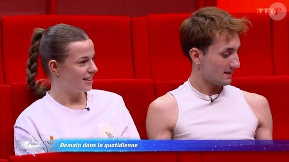 "Je suis choquée", a confié la jeune femme à Michael Goldman, émue par cette annonce inattendue.

Quotidienne de la Star Academy - TF1