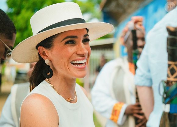 Une opportunité au sein de la radio a été offerte à Meghan Markle mais va-t-elle la saisir ?

Meghan Markle, duchesse de Sussex, lors d'une visite à San Basilio de Palenque à Carthagène, le troisième jour de leur visite de quatre jours en Colombie. © Mischa Schoemaker/ABACA