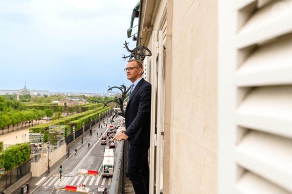 Via sa holding EP Group, il propose 36 euros par action, une offre valorisant l’entreprise à plus d’un milliard d’euros et saluée par une forte hausse du titre en Bourse. 

Photo datée du 27 avril 2023 de Daniel Kretinsky lors d'une interview à l'hôtel Meurice à Paris, France. Photo par Khanh Renaud via Le Point/ABACAPRESS.COM