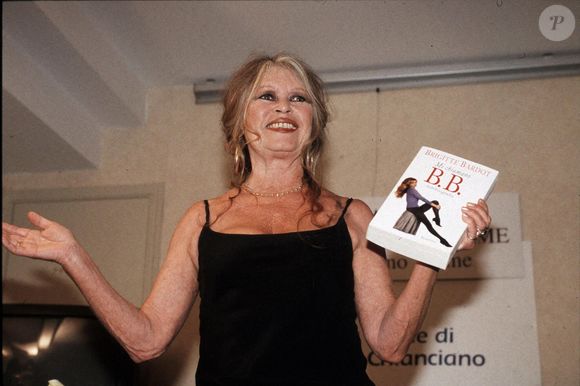 Brigitte Bardot en 1997. Photo par ZADRO PRESS/IPA/ABACAPRESS.COM