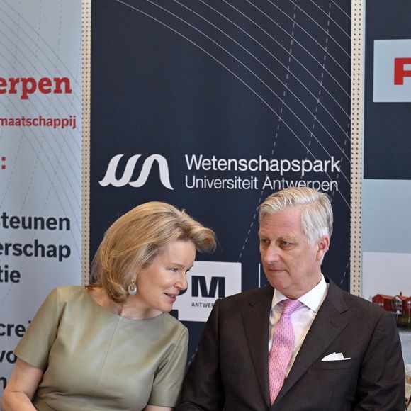 Or, la loi littoral interdit la construction d’une extension de plus de 30 mètres carrés en zone protégée.

Le roi Philippe et la reine Mathilde sont en visite dans la province d'Anvers, le 10 mars 2026. Photonews / Bestimage