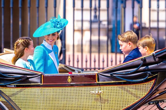 Kate Middleton et ses enfants lors de la cérémonie Trooping the Colour à Londres, le 14 juin 2025. 

Photo : Backgrid / Bestimage