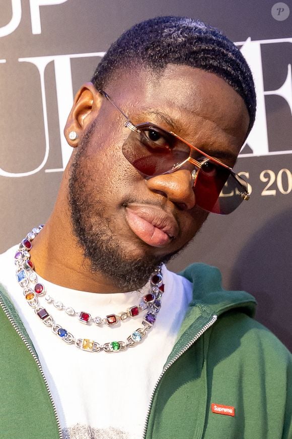Proche d'autres stars du RnB comme Vitaa ou Dadju, l'artiste dont le vrai nom est Gédéon Mundele Ngolo a échappé à une tentative de cambriolage dans la nuit du 10 au 11 juillet 2025 dans les Hauts-de-Seine.

Exclusif - Franglish - Showcase de Franglish au Showroom Pop Up Influence lors du 78ème Festival International du Film de Cannes le 17 ami 2025. © Aurelio Stella / Evenjoy /Bestimage