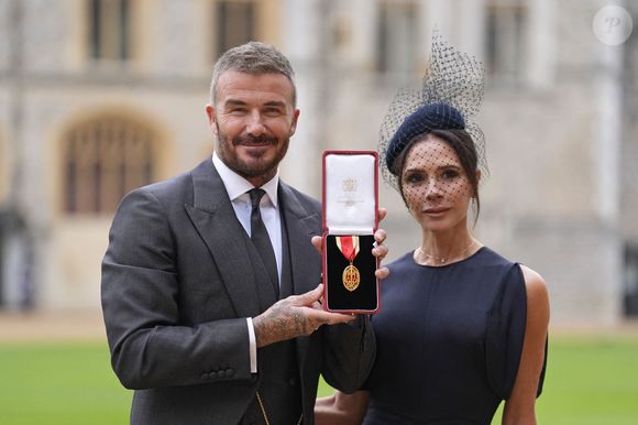 Sir David Beckham, avec son épouse Lady Victoria, après avoir été fait Chevalier Bachelor lors d'une cérémonie d'investiture au château de Windsor, Berkshire, Royaume-Uni, le 4 novembre 2025. Photo by Andrew Matthews/PA Photos/ABACAPRESS.COM