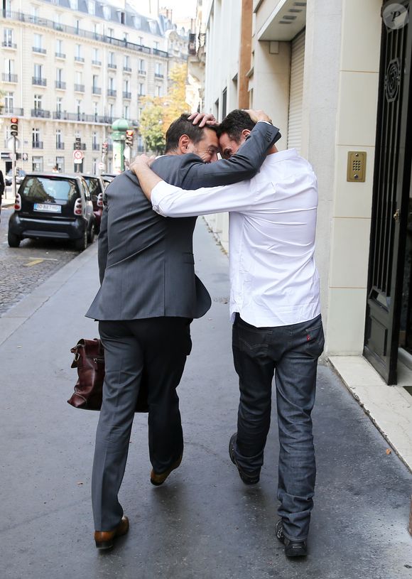 Jérôme Kerviel et son avocat David Koubbi dans les rues de Paris le 8 septembre 2014 -
Jérôme Kerviel a quitté la prison de Fleury-Mérogis, où il a passé près de cinq mois en détention, le 8 septembre 2014 au matin. © DOMINIQUE JACOVIDES / BESTIMAGE