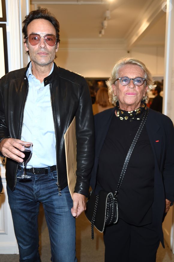 Exclusif - Anthony Delon, Véronique de Villèle - vente aux enchères de photographies d’exception au profit de l'association "La Chaine de L'Espoir, Enfants à Coeur - Mireille Darc" à la maison de ventes Cornette de St Cyr à Paris le 11 octobre 2018. © Giancarlo Gorassini/Bestimage