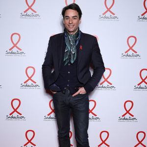 Julian Bugier - Photocall de la soirée de lancement du "Sidaction" au théâtre Edouard VII à Paris le 4 mars 2024. © Denis Guignebourg/Bestimage