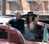 Ils avaient prévus trois journées de festivités entre le jeudi 26 et le samedi 28 juin 2025
Jeff Bezos et sa femme Lauren Sanchez au lendemain de leur cérémonie de mariage à Venise en Italie le samedi 28 juin 2025.
Crédit : SGP / BESTIMAGE