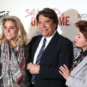Bernard Tapie avec sa femme Dominique et sa fille Sophie - Avant-première de 'Salaud on t'aime' à l'UGC Normandie sur les Champs-Elysées à Paris le 31 mars 2014. DOMINIQUE JACOVIDES / BESTIMAGE