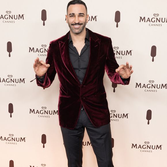 Adil Rami au photocall de la Plage Magnum lors du 78eme Festival de Cannes, 16 mai 2025.

Photo : Jeremy Melloul / Bestimage