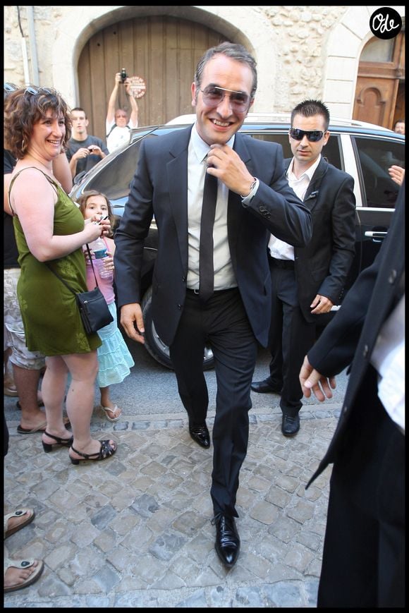 La ville est chère au coeur d'Alexandra.

Jean Dujardin et Alexandra Lamy à Anduze en juillet 2009. ©Bestimage