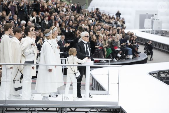 Karl Lagerfeld et son filleul Hudson Kroenig - Défilé de mode prêt-à-porter automne-hiver 2017/2018 "Chanel" au Grand Palais à Paris. Le 7 mars 2017
© Olivier Borde / Bestimag