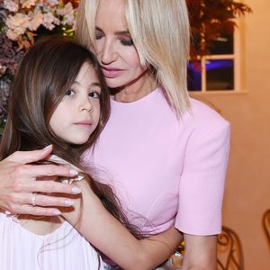 D'ailleurs, à seulement 6 ans, elle pratique une activité qui demande une sacrée force physique. 


Adriana Karembeu avec sa fille Nina - A l'occasion de la fête des Mères, Adriana Karembeu et Lenôtre s'associent pour créer l'entremets "Nina" au Pré Catelan à Paris le 29 avril 2025. © Rachid Bellak/Bestimage