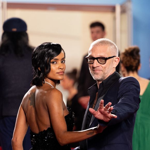 Vincent Cassel et sa compagne Narah Baptista - Montée des marches du film « Parthenope » lors du 77ème Festival International du Film de Cannes, au Palais des Festivals à Cannes. Le 21 mai 2024
© Jacovides-Moreau / Bestimage