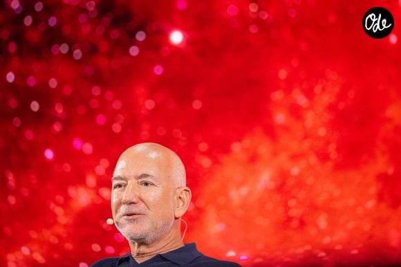 Jeff Bezos, fondateur d'Amazon aux États-Unis, sur scène lors du salon VivaTech dédié aux start-ups technologiques et à l'innovation, à Paris Expo Porte de Versailles, à Paris, en France, le 17 juin 2026. Photo : Alexis Jumeau/ABACAPRESS.COM