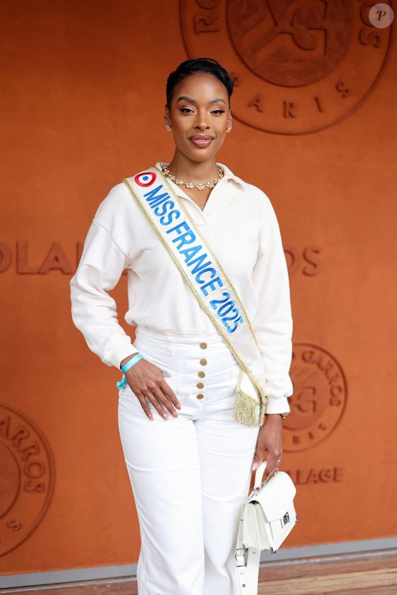 Angélique Angarni-Filopon (Miss France 2025) au village lors des Internationaux de France de Tennis de Roland Garros 2025, à Paris, France, le 2 Juin 2025. © Jacovides-Moreau/Bestimage