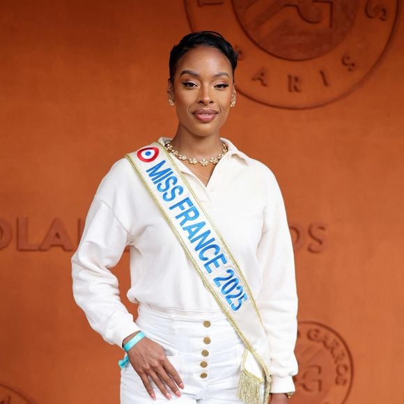 Angélique Angarni-Filopon (Miss France 2025) au village lors des Internationaux de France de Tennis de Roland Garros 2025, à Paris, France, le 2 Juin 2025. © Jacovides-Moreau/Bestimage